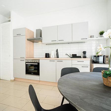 Chic Newly-Renovated Apartment Steps From Subway In Vienna'S Hernals District Buitenkant foto