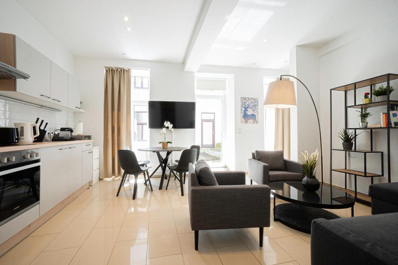 Chic Newly-Renovated Apartment Steps From Subway In Vienna'S Hernals District Buitenkant foto