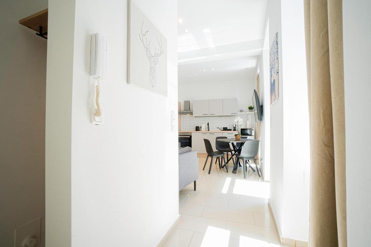 Chic Newly-Renovated Apartment Steps From Subway In Vienna'S Hernals District Buitenkant foto