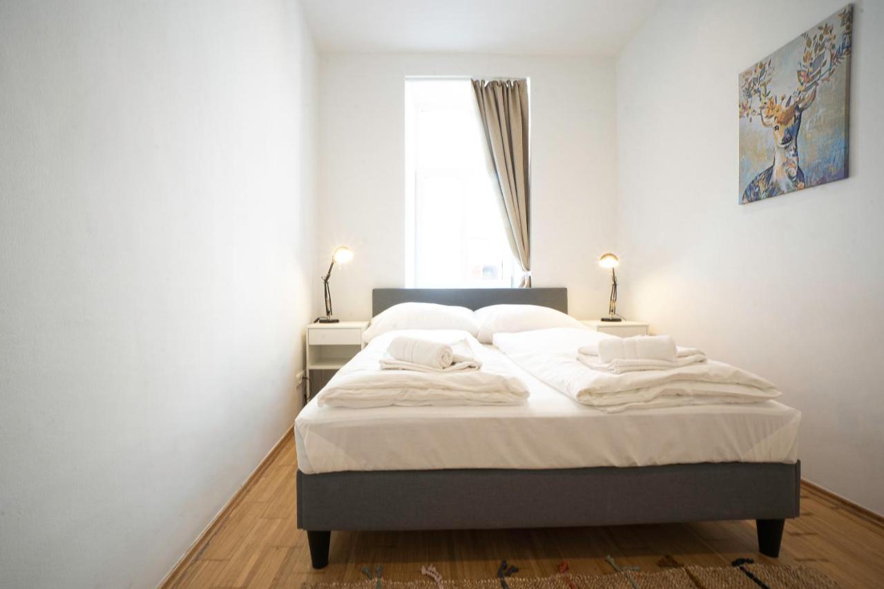 Chic Newly-Renovated Apartment Steps From Subway In Vienna'S Hernals District Buitenkant foto