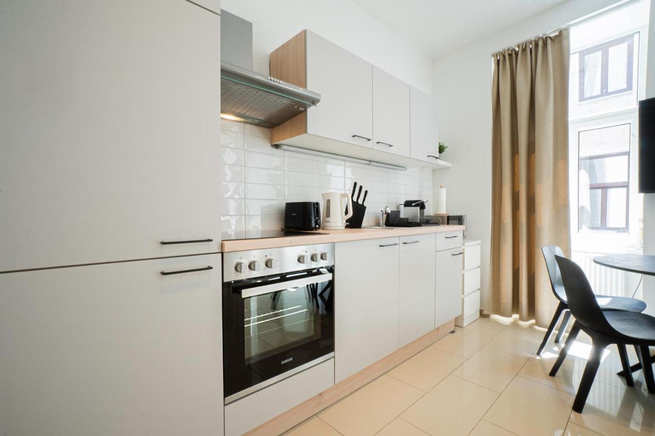 Chic Newly-Renovated Apartment Steps From Subway In Vienna'S Hernals District Buitenkant foto