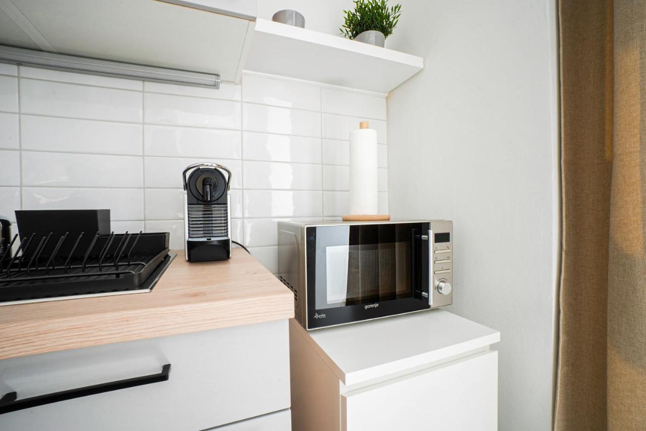 Chic Newly-Renovated Apartment Steps From Subway In Vienna'S Hernals District Buitenkant foto