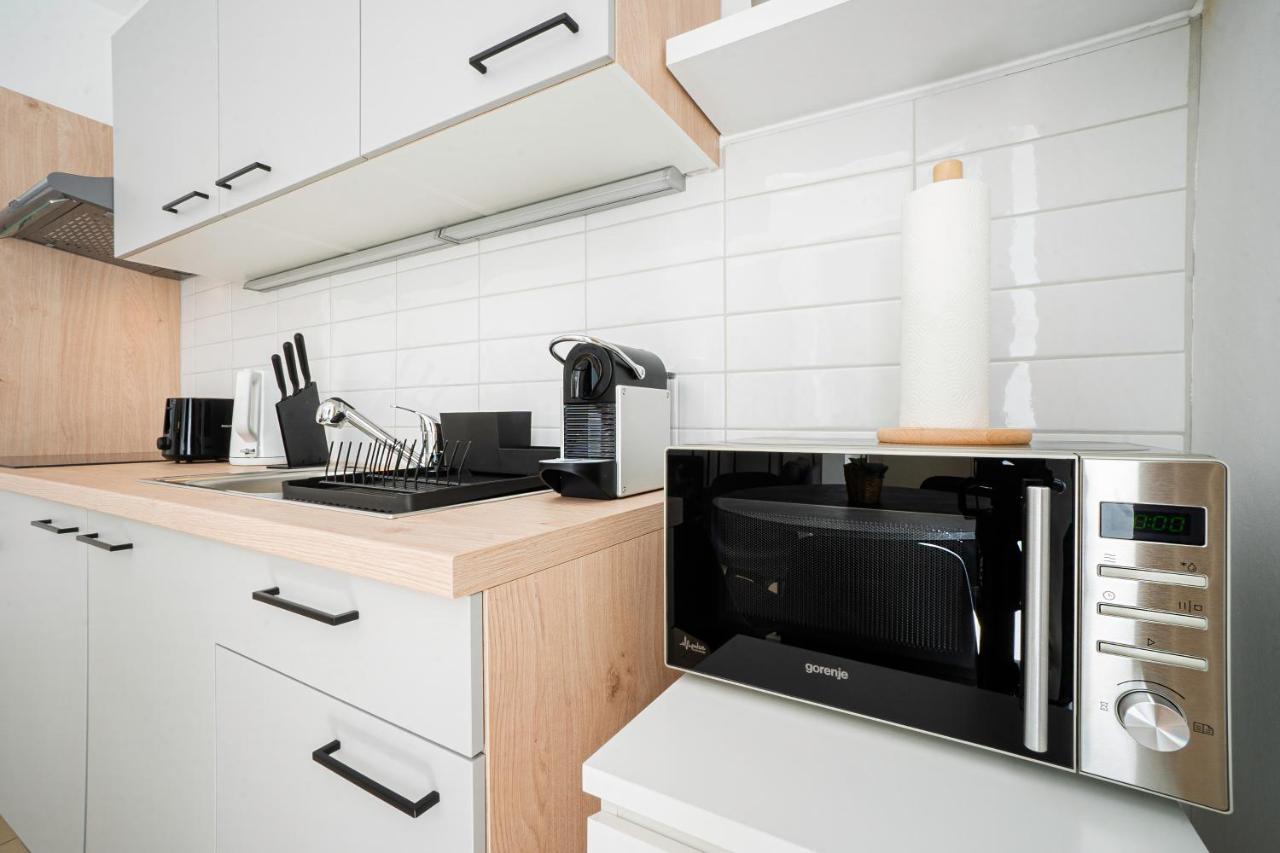 Chic Newly-Renovated Apartment Steps From Subway In Vienna'S Hernals District Buitenkant foto