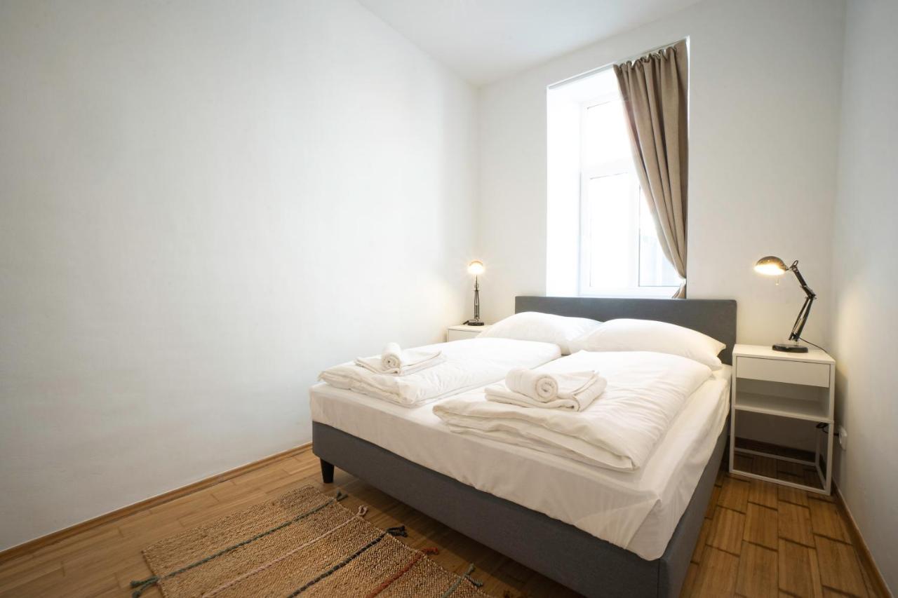 Chic Newly-Renovated Apartment Steps From Subway In Vienna'S Hernals District Buitenkant foto